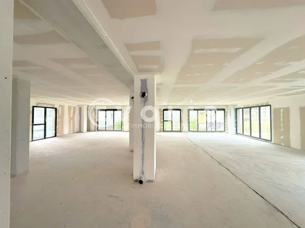 Bureaux 573 m²