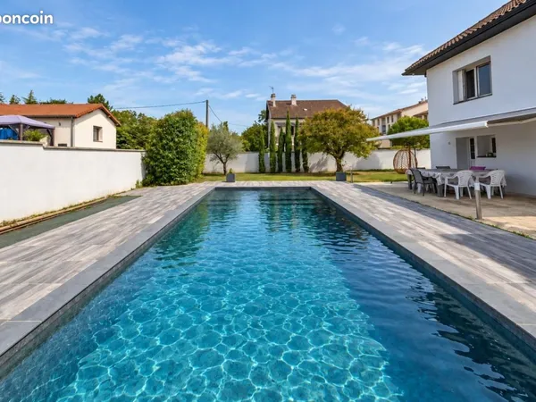 Maison 8 pièces 260 m²