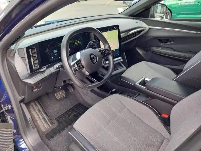 Renault Megane e-tech ev60 220 ch optimum charge — photo 9