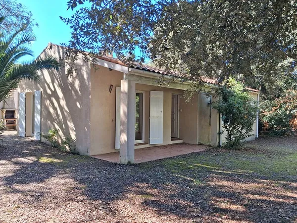 VILLA EN BORD DE MER - UN CADRE PRIVILÉGIÉ AU C?UR DES DUNES