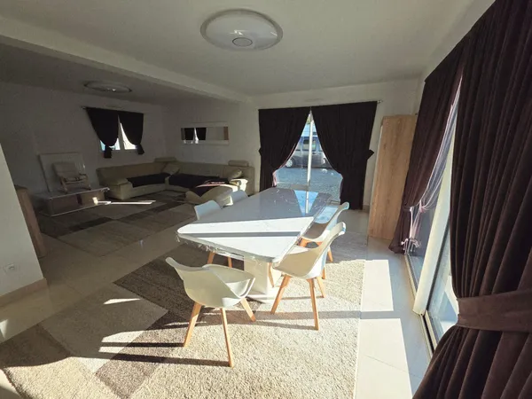 Contemporaine lumineuse, spacieuse