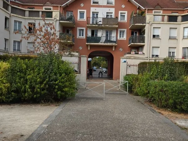 Colocataires très sérieuse cvp