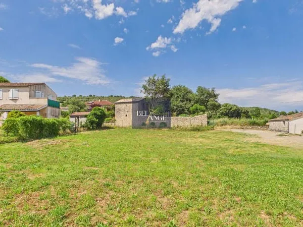 Terrain 1055 m²
