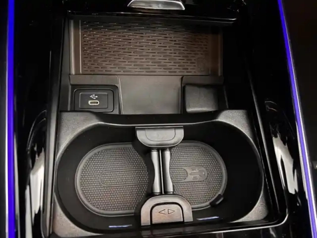 Mercedes Gla 200 d amg line — photo 30