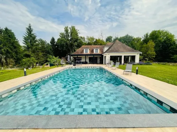 Maison 10 pièces 434 m²