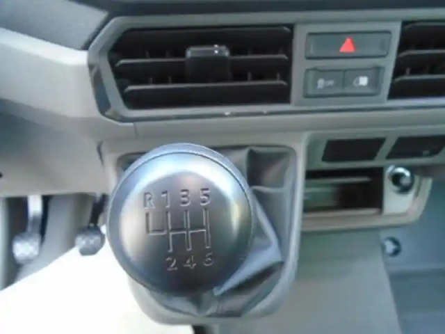 Volkswagen Crafter fg 30 l3h3 2.0 tdi 140ch business traction — photo 11
