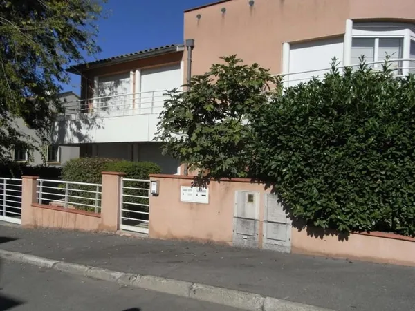 T5 de 170 m² en rez-de-jardin - Côte Pavée