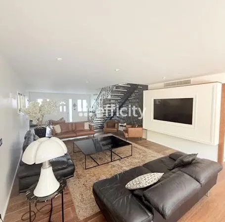 Maison 5 pièces 230 m²