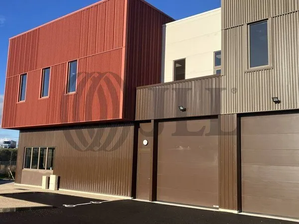 Local d'activité 808 m²
