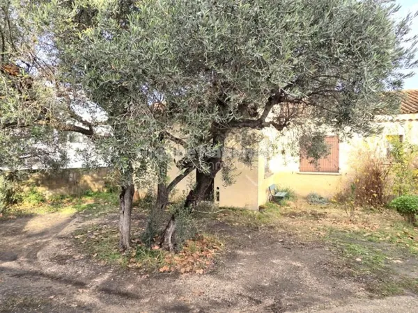 MARTIGUES! Proche centre ville et port, maison de type 4 de 90 m² avec terrasse,garage attenant de 3