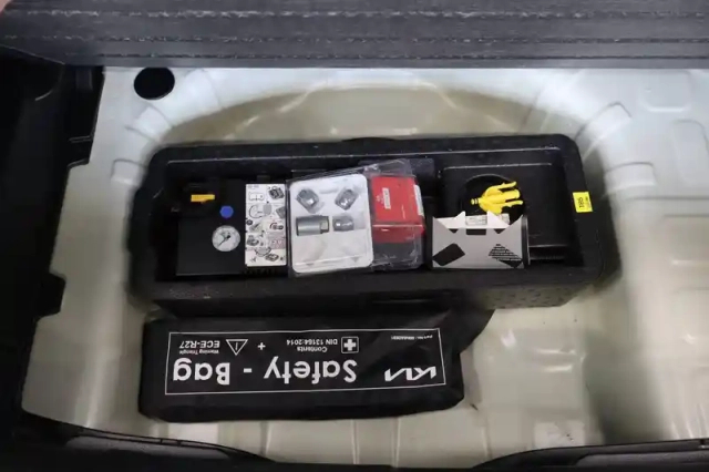 Kia Stonic 1.0 t-gdi 100 ch bvm6 — photo 99