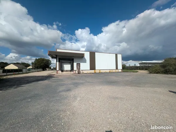 LOCAL D'ACTIVITE 2160 m² GRAND BOURGTHEROULDE
