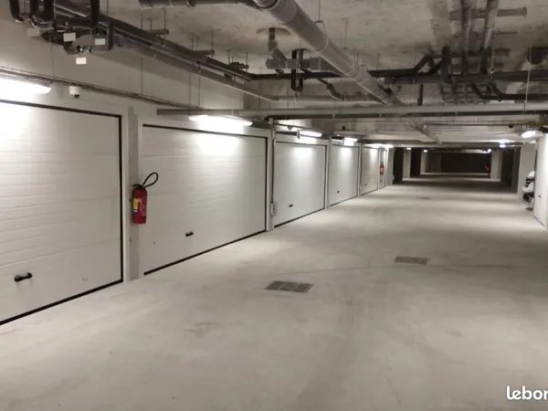 6 doubles boxes (12 emplacements), niveau-1, Bornes autorisées, Belle Résidence Récente avec HSP 2,1