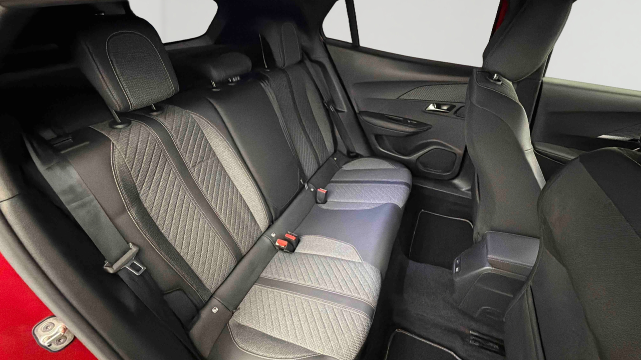 Peugeot 2008 PureTech 130 S&amp;S EAT8 — photo 13