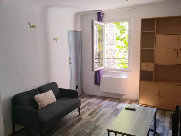 T2 meublé avec de grands rangements