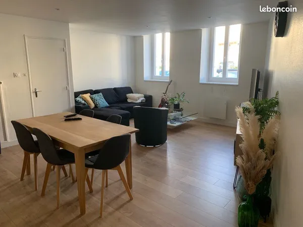 Appartement T3 rénové avec terrain - Centre-ville de Moncoutant