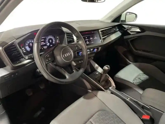 Audi A1 25 tfsi 95 ch bvm5 advanced — photo 9