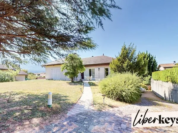 EYBENS - Maison familiale de 120 m² sur 1 070 m² de terrain, sous-sol complet et combles aménageable
