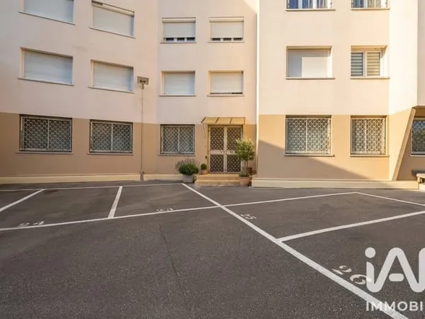 Local commercial 1 pièce 299 m²
