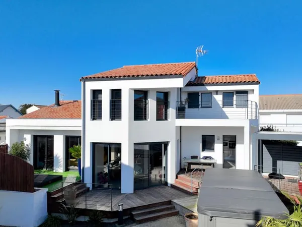 UN BIJOU AU COEUR DU QUARTIER DU MAROC !