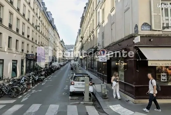 Commerce habillement/textile 30 m²