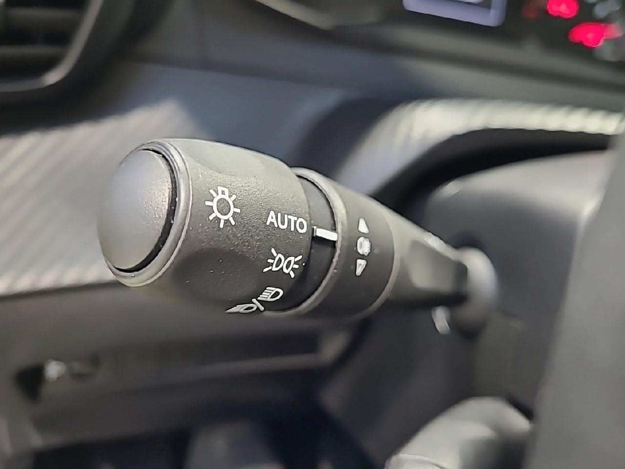 Peugeot 208 puretech 100 s&s bvm6 active — photo 23