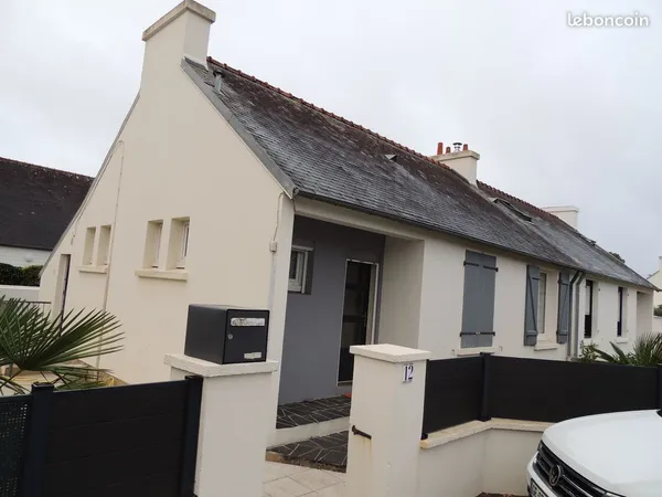 Maison plain-pied rénovée recemment 63m² , 2 chambres , pièce de vie 29,40m² , jardin clos