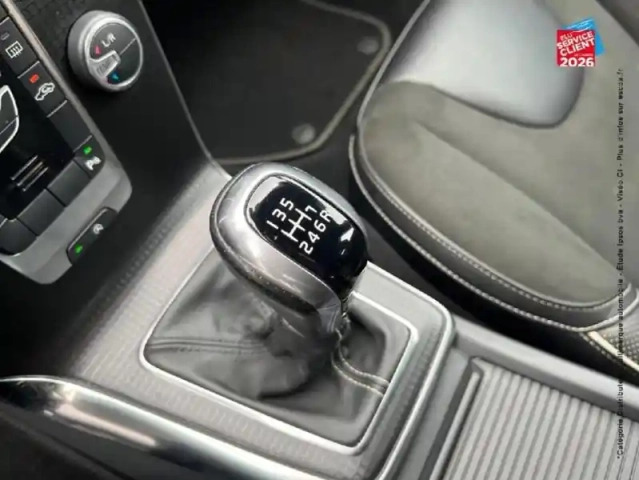 Volvo V40 t2 122ch r-design — photo 16