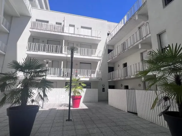 BEGLES PROCHE BOULEVARDS T3 AVEC BALCON ET PARKING SECURISE