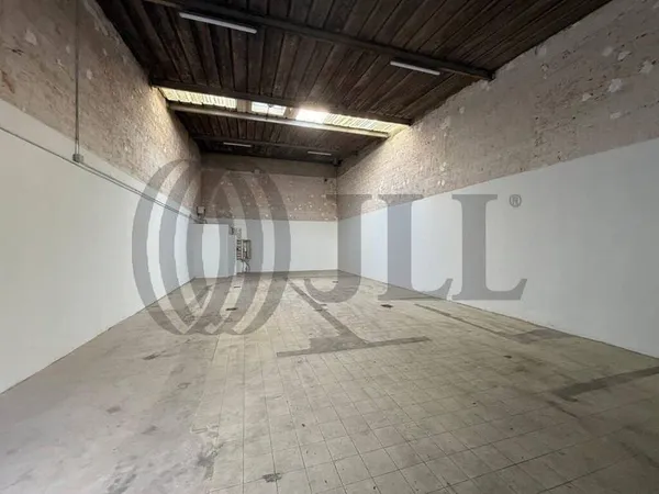 Local commercial 200 m²