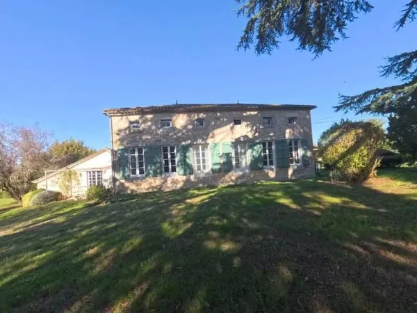 Maison 7 pièces 255 m²