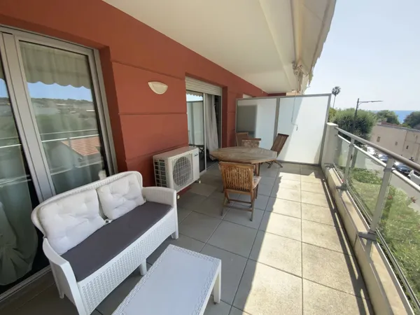 EXCLUSIVITE ROQUEBRUNE CAP MARTIN QUARTIER PLAGE 2 PIECES DERNIER ETAGE AVEC GARAGE FERMÉ
