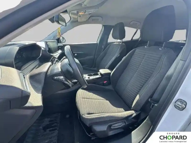 Peugeot 2008 electrique 136 ch — photo 11