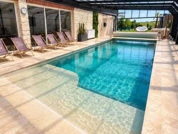 A 1h de Paris - Domaine de standing de 5000m², 1000m² habitables, piscine chauffée couverte, salle d