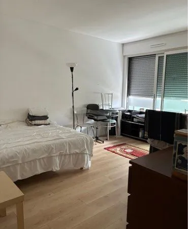 Chambre de 18 m² en bail intergénérationnel — Paris 15e (Vouillé)