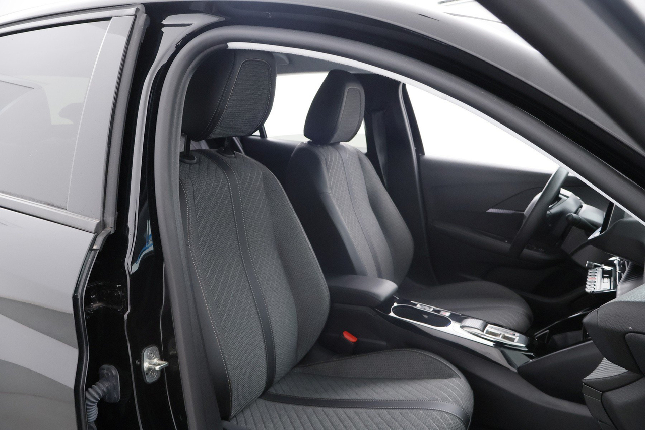 Peugeot 208 — photo 14