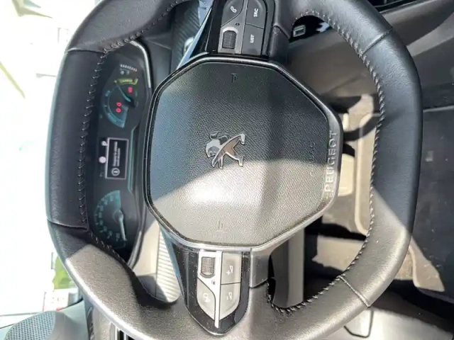 Peugeot 208 electrique 50 kwh 136ch — photo 8