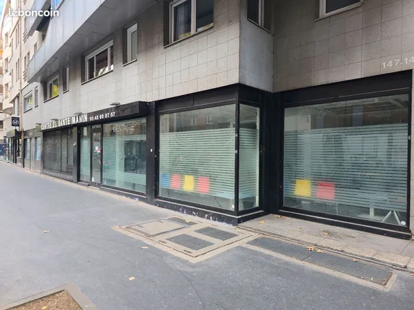 Local 393 m² PARIS