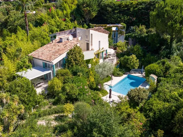 Villa 10 pièces 438 m²