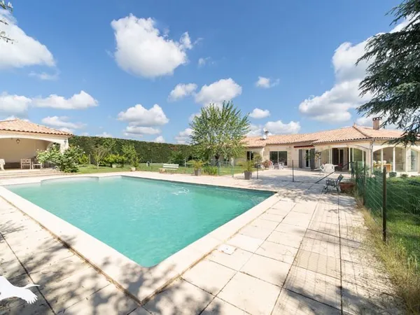 Contemporaine de 6 pièces principales