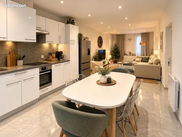 Maison, centre-ville, avec extérieur
