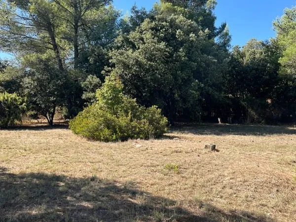 Terrain 1078 m²