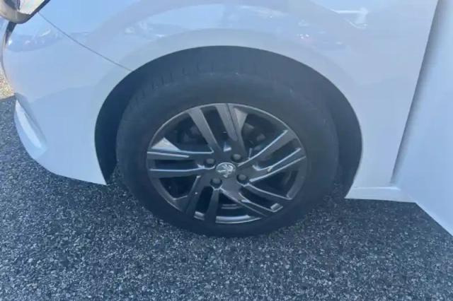 Peugeot 208 puretech 75 s&amp;s bvm5 — photo 13