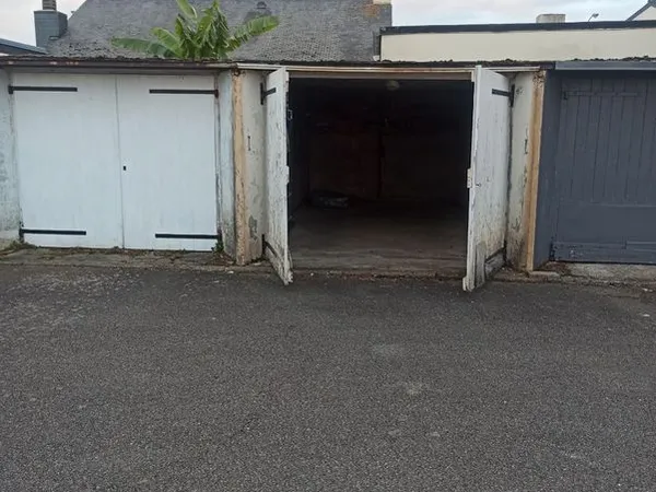Location hangar de stockage, box , parking extérieur, local , garage voiture,moto