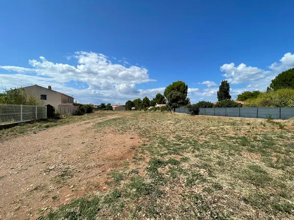 Terrain 600 m²