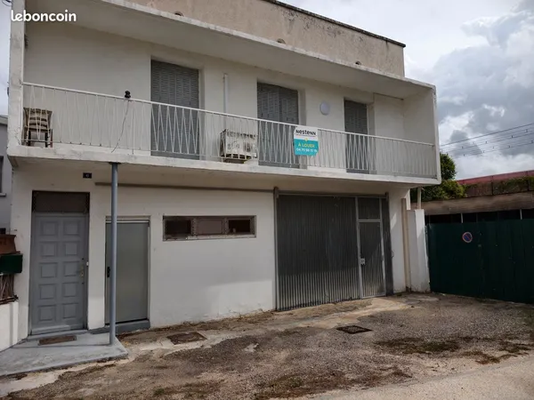 Louer - Appartement indépendant 3 pièces - 78 m² - 1er étage - Chauffage électrique - Climatisation