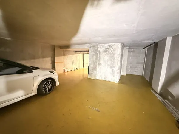 Garage 40m2 En sous sol sécurisé