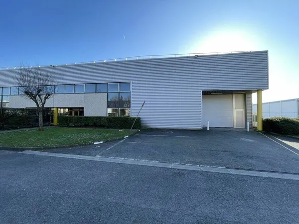 Local d'activité 766 m²