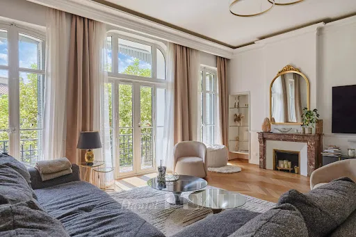 Appartement 6 pièces 178 m²