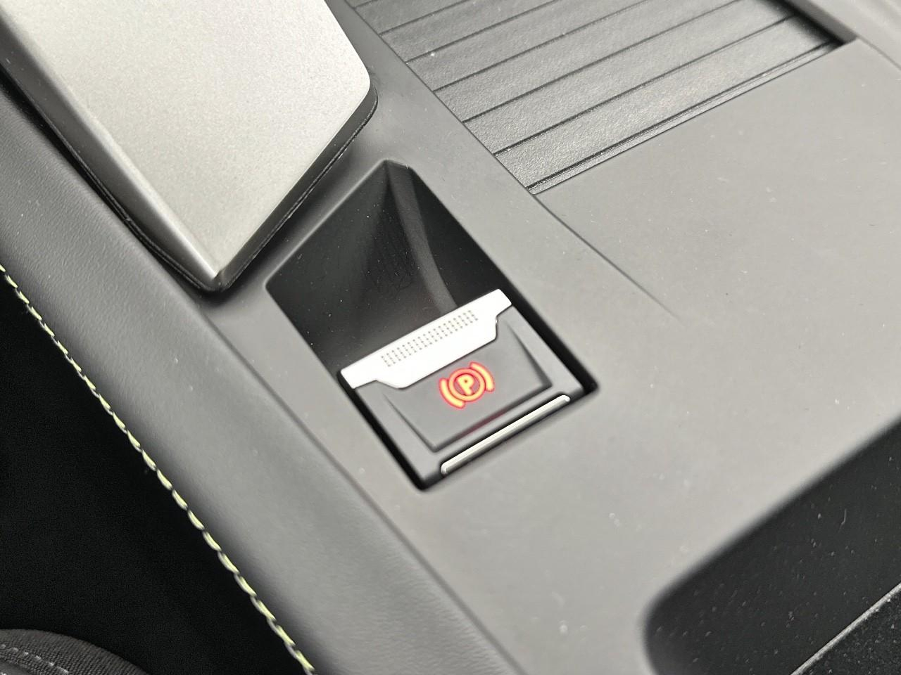Peugeot 308 hybrid 136 e-dcs6 gt — photo 30